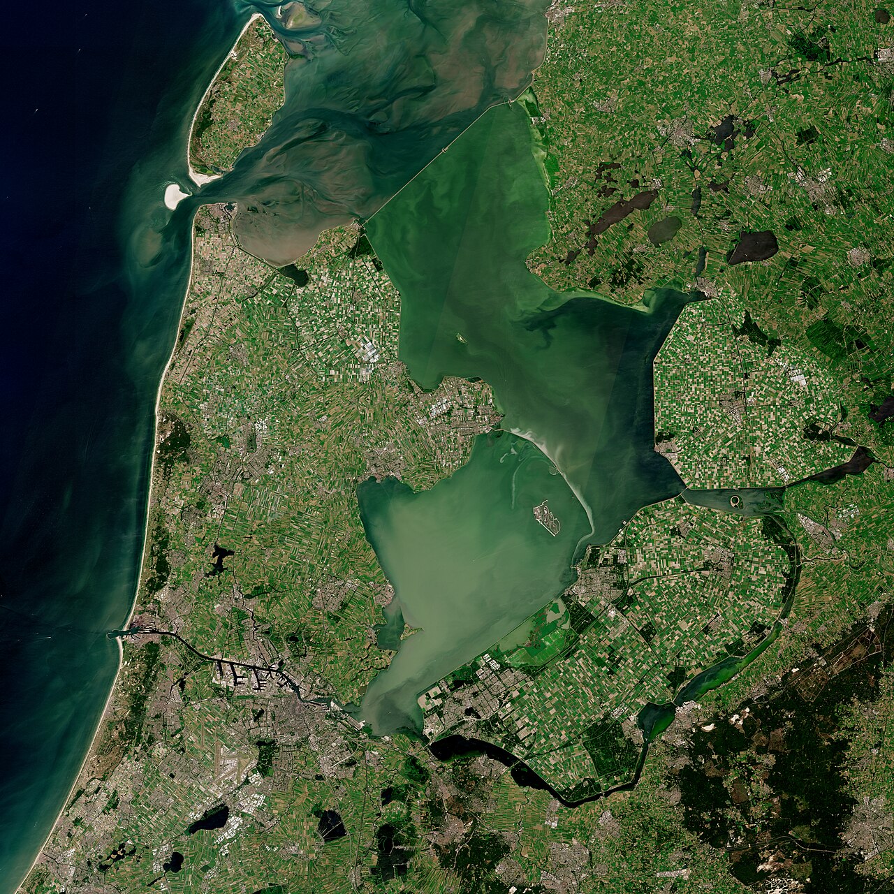 Is the IJsselmeer Fresh or Salt? Unveiling its Hydrological Secrets